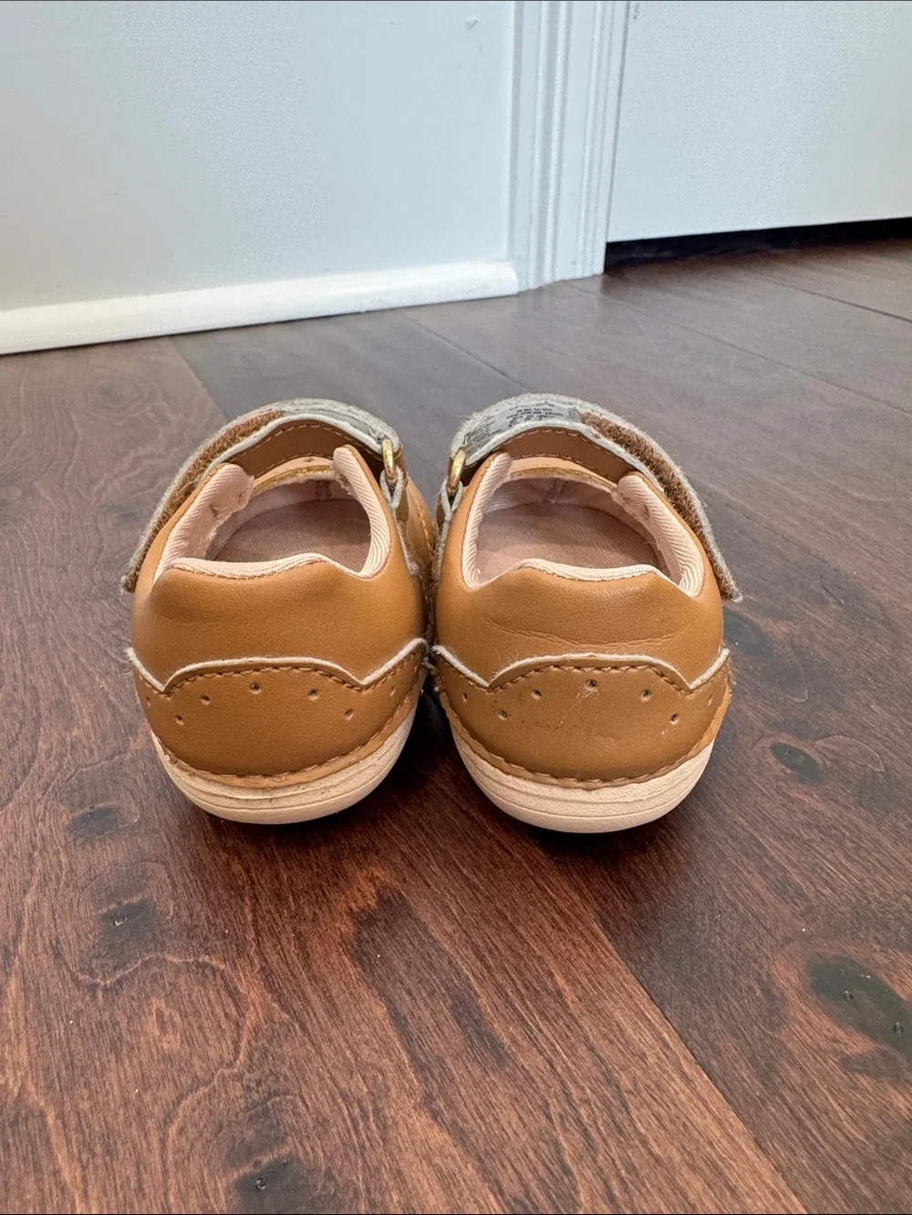 Stride Rite Leather Baby Girls Mary Jane’s Shoes Velcro Strap, size 4 Tan - Picture 7 of 9